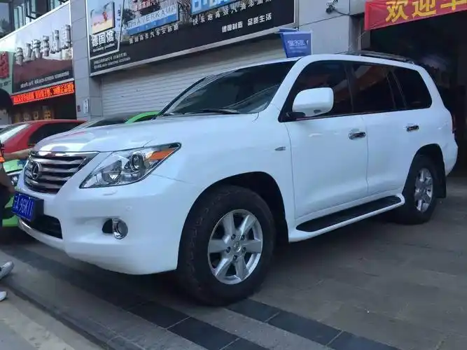 越野车里的巨无霸雷克萨斯lx750珠光白车身改色贴膜