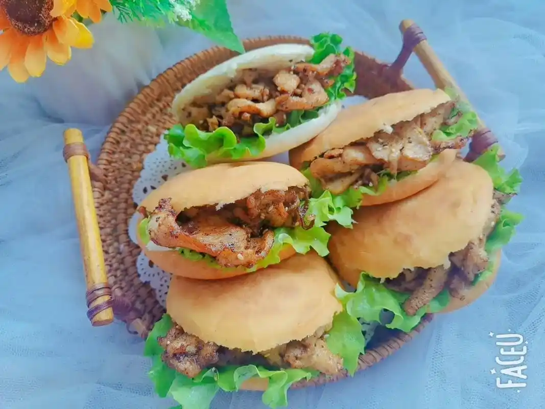 今日份儿里脊肉夹馍