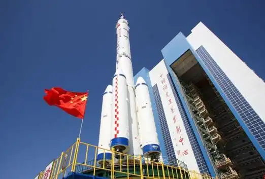 p>神舟九号,简称"神九",为中国载人航天工程发射的第九艘飞船,是中国