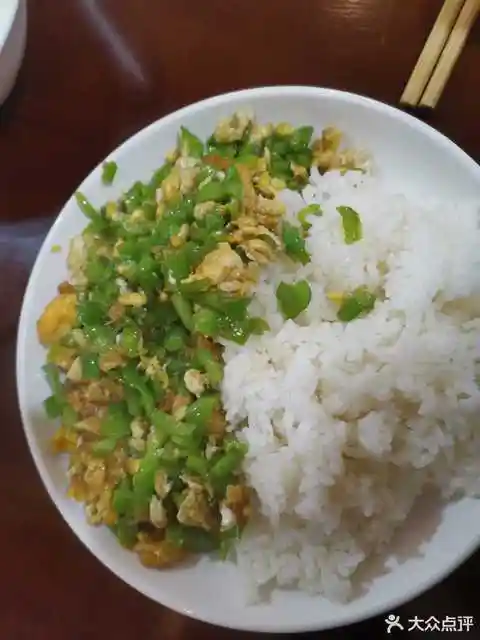 青椒鸡蛋盖饭图片
