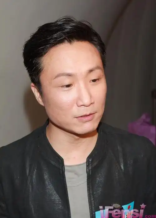 "无价之宝"香港首映 张柏芝与郑中基举杯豪饮