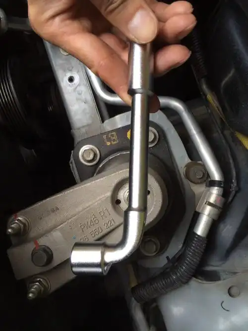 9万公里更换发电机皮带修复顶棚