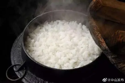 怎样蒸出一锅香喷喷的米饭?豆浆牛奶代替水