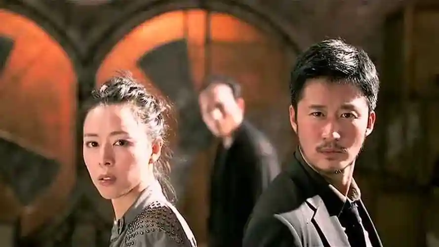 全城戒备郭富城和美女聊天不料变种人上门来寻仇险酿大祸