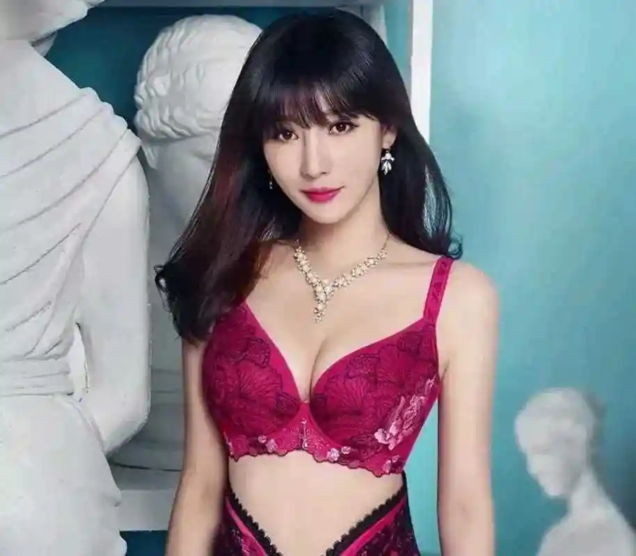 柳岩内衣写真,每个都好看,图三最漂亮.