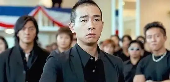 随后,陈小春在演电影和开演唱会方面,他的演艺事业稳步向前发展.