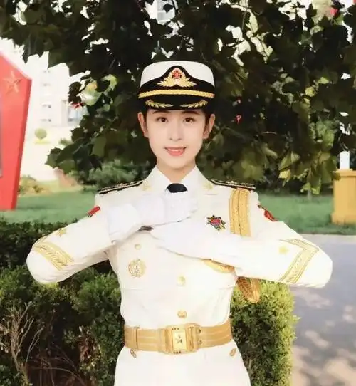 三军仪仗队小姐姐,这次又惊艳了|女兵|升旗手|仪仗兵_网易订阅