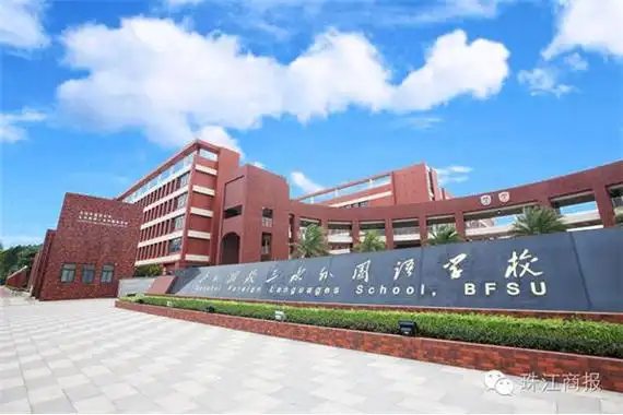 龙游湖外国语学校