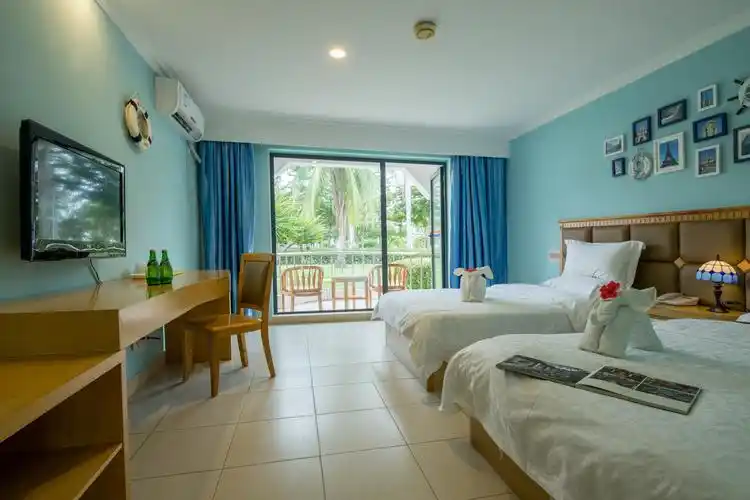 三亚湾银苑临海主题酒店 (sanya yinyuan holiday village)