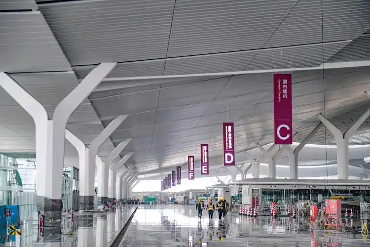 春节期间不停工西安咸阳国际机场三期扩建工程东航站楼项目进度已达90