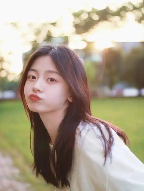 阳光草地77滤镜77修图青春活力女大学生