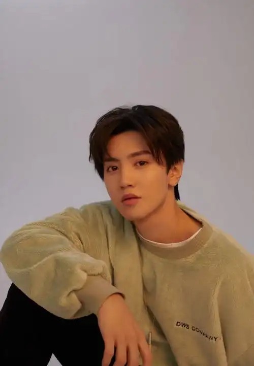 陈哲远温暖帅气写真图片