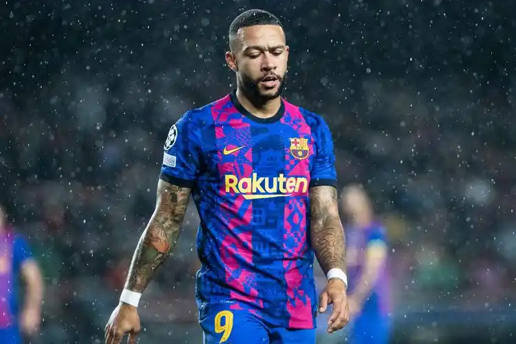 巴萨前锋德佩多次错过机会.