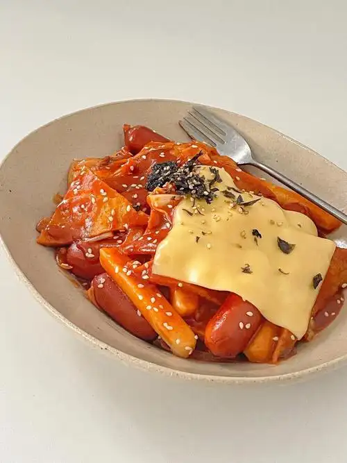 韩式辣炒年糕酱汁浓郁甜辣过瘾