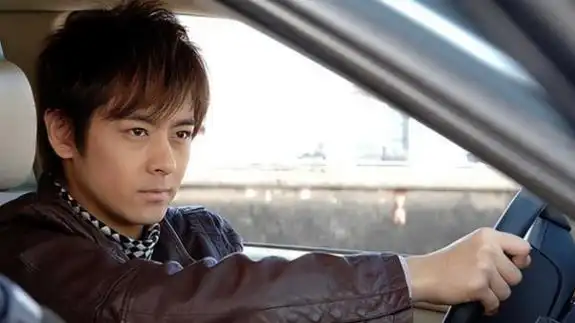 林志颖重现仲天骐赛车名场面,颜值依旧帅气,梦回《放羊的星星》