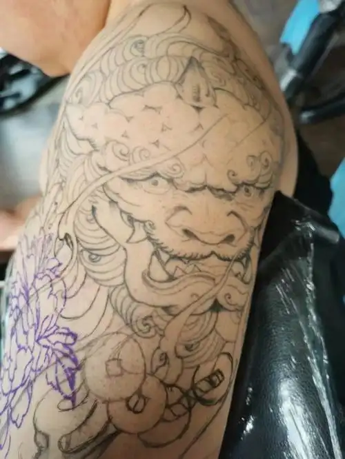 传统纹身 #纹身艺术 #唐狮配牡丹