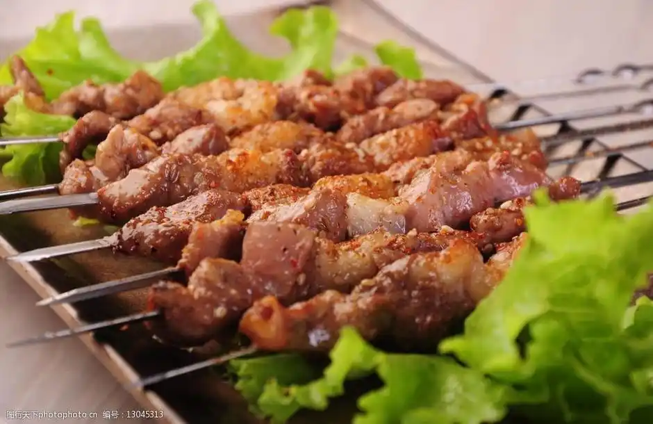 关键词:阿佬鲜烤羊肉串 羊 肉 烧烤 阿佬 现烤 传统美食 餐饮美食