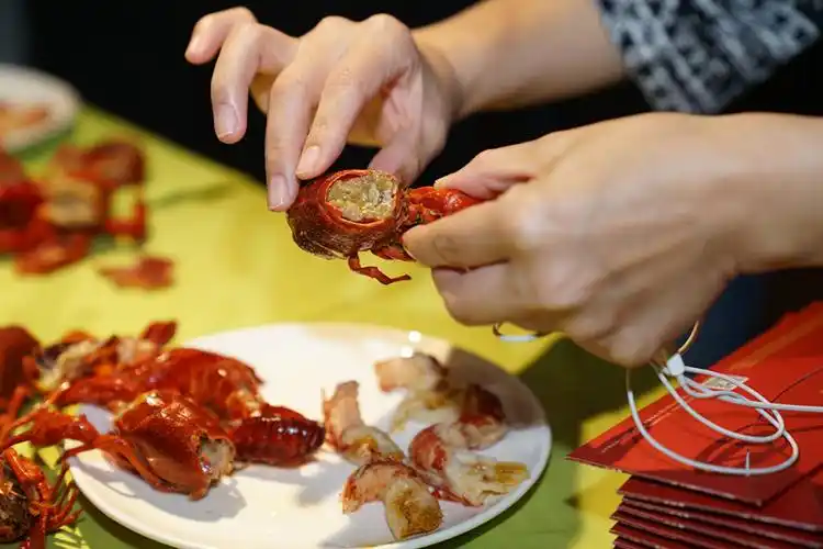 这里有西安最好吃的小龙虾 剥虾吃虾比赛让你嗨到爆|虾|小龙虾|龙虾_