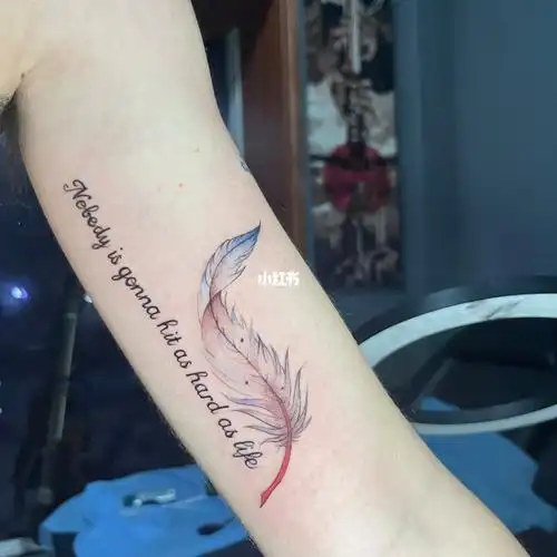 英文羽毛纹身