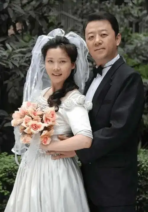 何赛飞:和丈夫坚持丁克10年愁怀婆婆,36岁意外生子全家乐开怀_杨九红