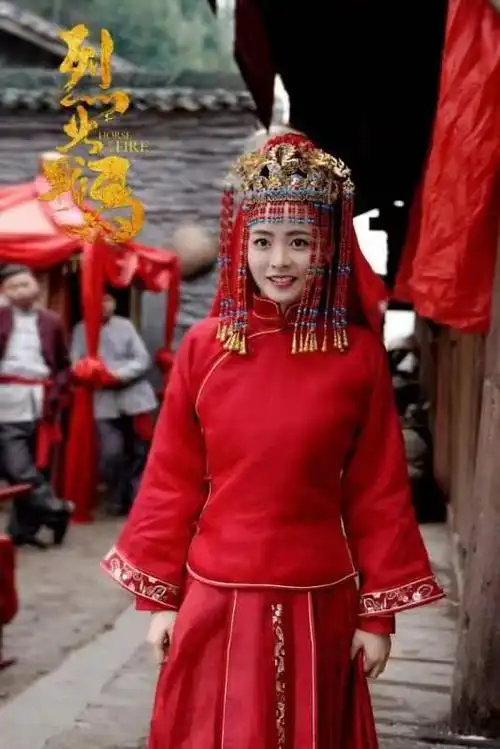 氧气女孩余心恬变身血性女英雄 战火豪情《烈火战马》网剧榜首位