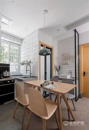 儿媳嫌家里房子太破不愿回家,父亲20w装修改造55m老破小旧房,惊艳小区