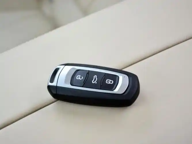 博瑞车钥匙电池型号