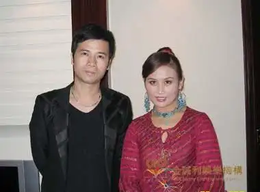 梁宗豪与央金兰泽