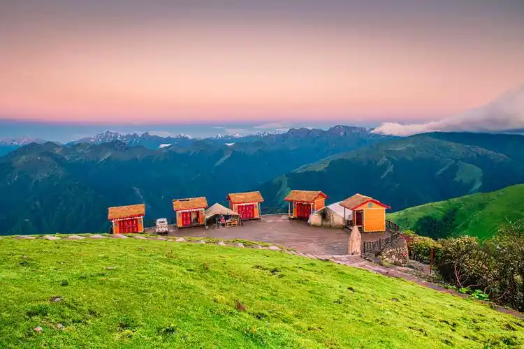 中国四川雅安宝兴达瓦更扎日出