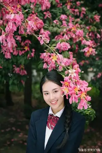 校园美女美照:大四清纯大长腿美女李仪大学生活照