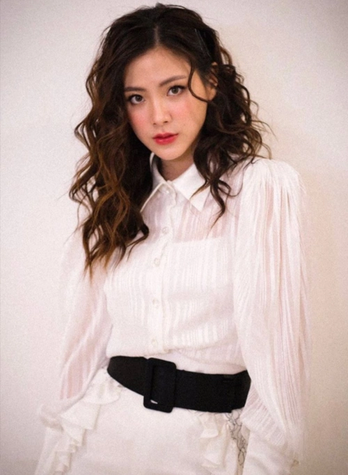 跟着《初恋》女主小水学穿搭,一步养成甜飒潮流女神_风格