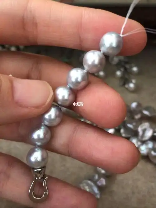 教大家珍珠项链如何打结