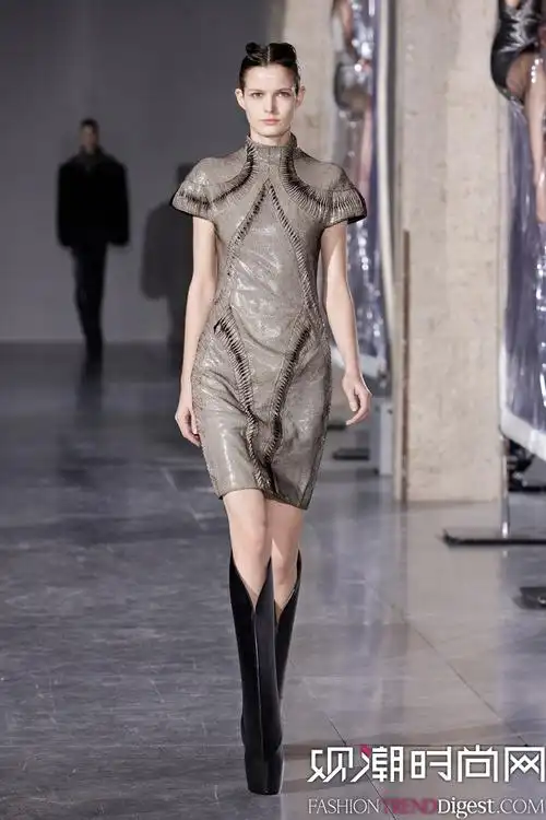 iris van herpen 2014秋冬巴黎时装周女装秀场高清图片-品牌库-观潮