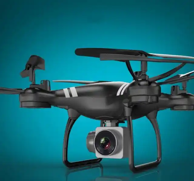 遥控无人机,轻松航拍多个角度画面,也可以做出各种高难度动作,玩起来