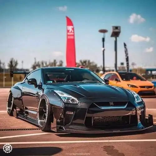 最新款战神gtr改装车来袭宽体碳纤维竞技风格太霸气了