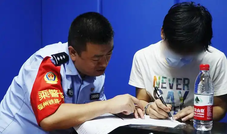 铁道刑警李慧波福州乘警队里的破案能手