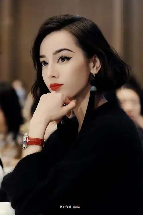 迪丽热巴民国风造型