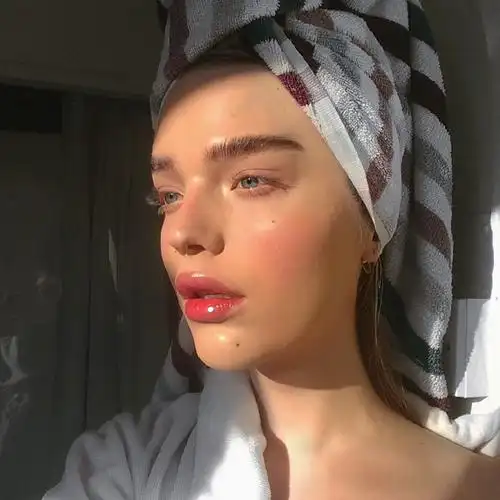 欧美美女高冷忧郁女生头像图片