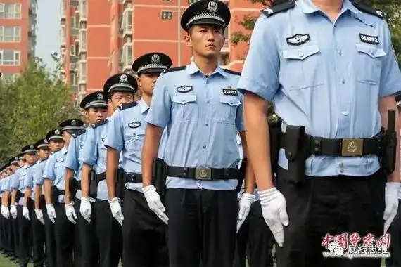 "毕竟中国警察与人民打成一片,美国警察是与人民打成一片"_新浪财经