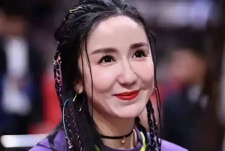 娄艺潇近照大变样,如果没有美颜将会是什么样子_网友_原因_状态