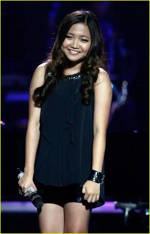 近日,曾出演美剧《欢乐合唱团》的25岁女歌手charice通过推特宣布改名