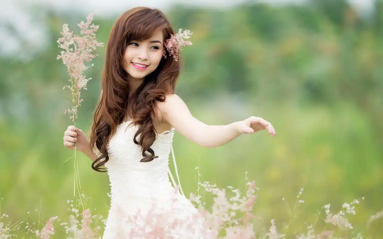 桌面壁纸 美女壁纸 > 大胸美女白色内衣床上诱惑写真(1680×1050)