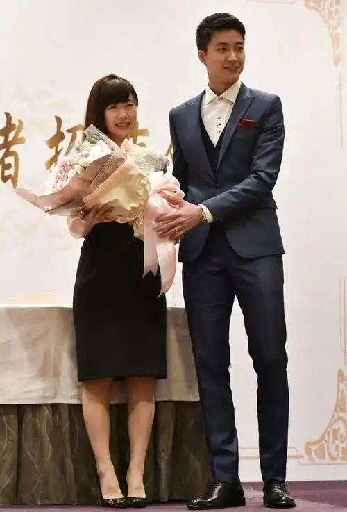 福原爱不会只有1米5吧穿10厘米恨天高比老公还矮了一个头