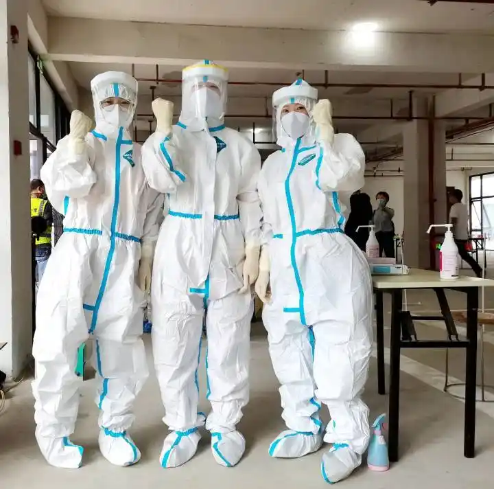 健康小站最前线丨没有空调冰西瓜,他们在防护服下过了个与众不同的