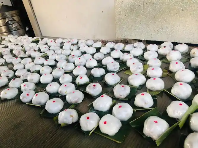 福州过节传统点心清明粿,很多人用来祭拜,中间是甜糯米,非常香甜 - li