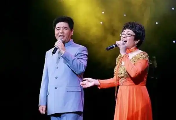 歌唱家王洁实和谢莉斯同台数十年屡传绯闻最爱的是女工妻子