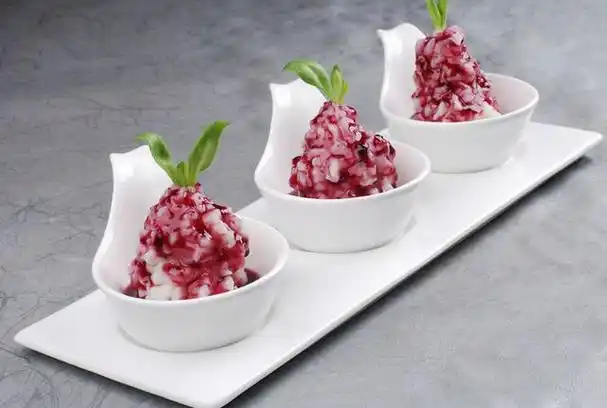 今天老中医谢别录就给大家介绍一款健脾肺肾的甜品——蓝莓山药泥