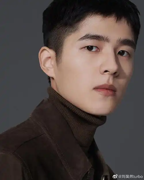 刘昊然又唱歌了网友调侃看照片就知道唱挺好