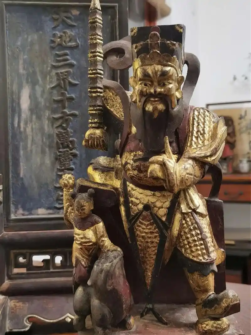 清代木雕髹金财神赵公明造像.有别于市面川工,既显威严,又露笑 - 抖音
