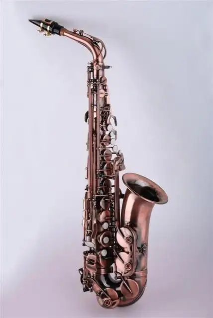 吹倍高音时如何拿稳萨克斯